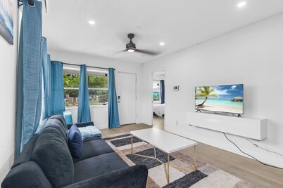 Fully Remodeled 3 bed 1 bath Minutes From The Beach with Retro Arcade!