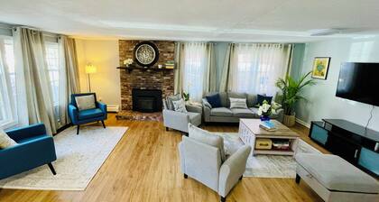 Charming 3-bedroom townhome in Marblehead
3 miles to Salem
14 miles to Boston