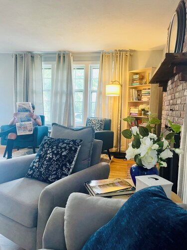 Charming 3-bedroom townhome in Marblehead
3 miles to Salem
14 miles to Boston
