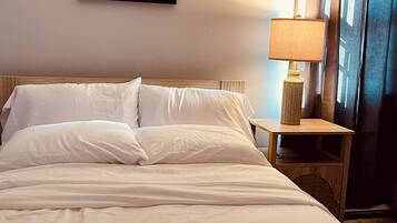 3 habitaciones, escritorio, tabla de planchar con plancha y wifi gratis