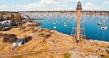 Charming 3-bedroom townhome in Marblehead
3 miles to Salem
14 miles to Boston