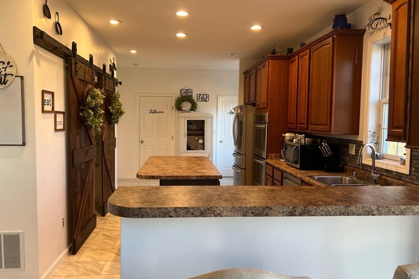 Køleskab, mikrobølgeovn, ovn, kogeplade