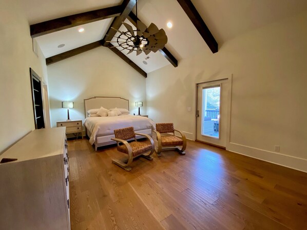 4 habitaciones, escritorio, tabla de planchar con plancha y wifi gratis 