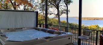 Beautiful 2 level, 4 bedroom, 3 1/2 bathroom home with View of Lake Eufala
