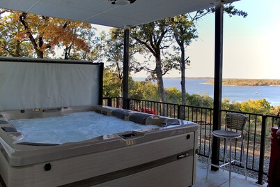 Lakefront Luxury on Lake Eufaula
Private gated retreat — sleeps 12
