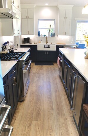 Fridge, microwave, oven, stovetop - Lakefront Luxury on Lake Eufaula
Private gated retreat — sleeps 12 (Texanna)