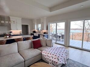 TV connectée, cheminée, baby-foot