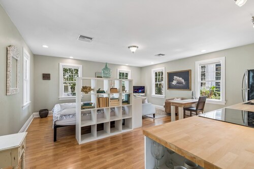 Charming studio in So Tampa Near Bayshore/Downtown with Wifi & AC