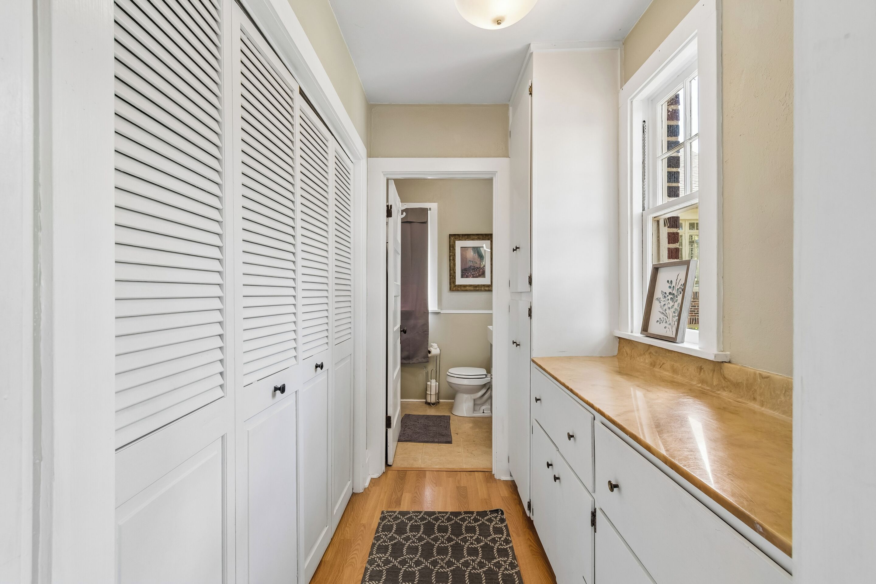 吹风机、毛巾、肥皂、卫生纸