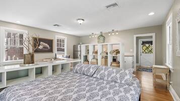 1 多间卧室、熨斗/熨衣板、WiFi、床单