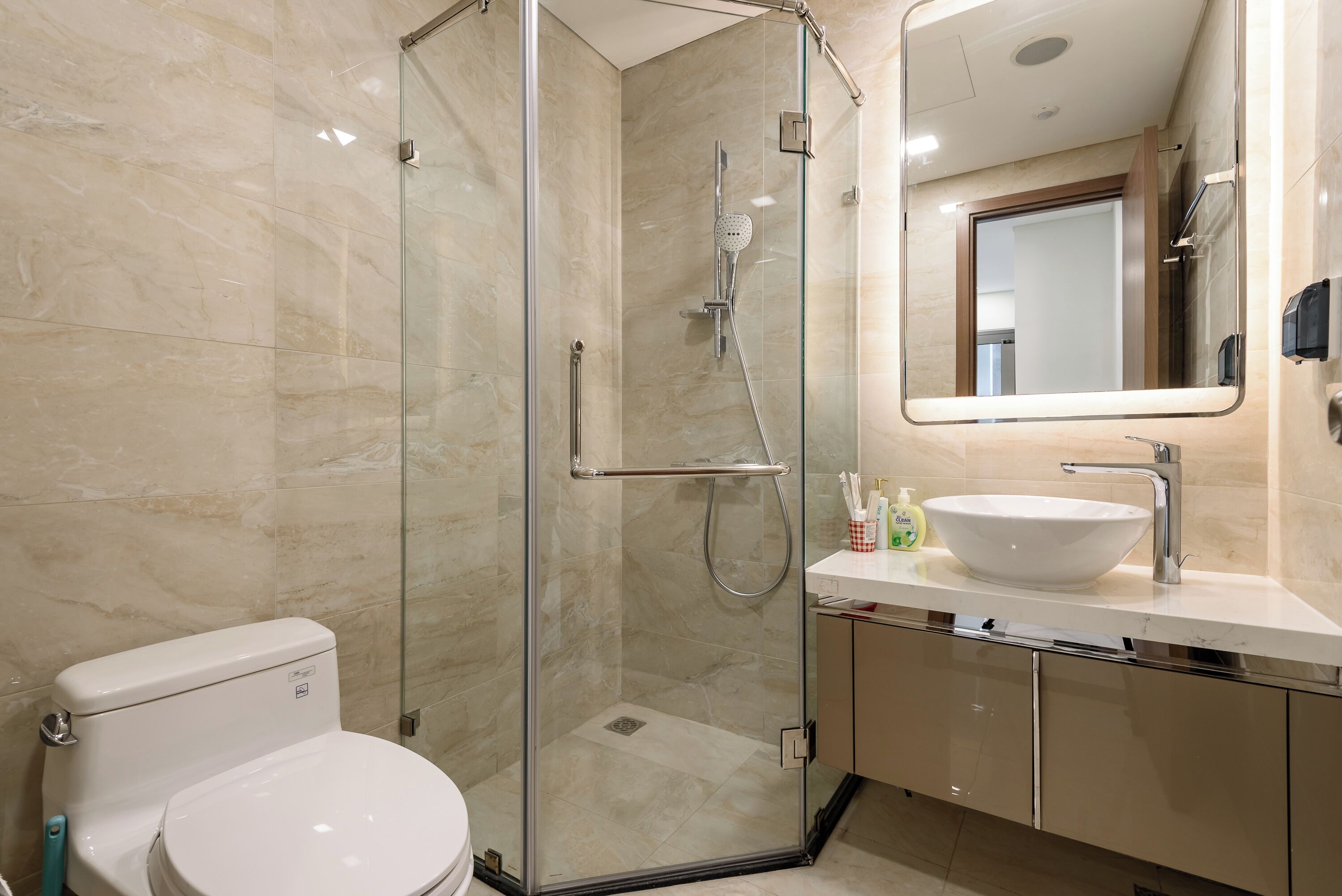 Phòng Suite dành cho gia đình, 3 phòng ngủ, quyền sử dụng Club Lounge, quang cảnh thành phố | Phòng tắm | Đồ dùng nhà tắm được thiết kế riêng, máy sấy tóc, áo choàng tắm 