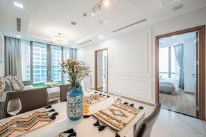 Family Suite, 3 Bedrooms, Club lounge access, City View