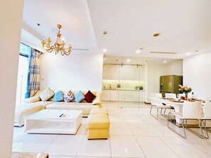 Suíte grand, 1 quarto, acesso ao Club Lounge, vista para a cidade | Vista do quarto