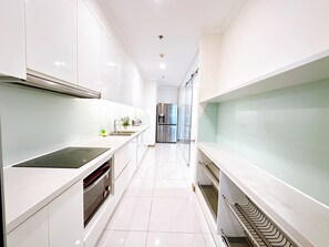 Grand Suite, 1 Bedroom, Club lounge access, City View | Private kitchen - Vivian Landmark 81 Residence Luxury (Ho Chi Minh City)