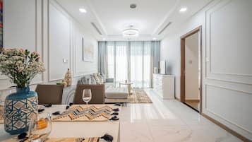 Phòng Suite dành cho gia đình, 3 phòng ngủ, quyền sử dụng Club Lounge, quang cảnh thành phố | Bộ trải giường bằng vải cotton Ai Cập, bộ đồ giường cao cấp