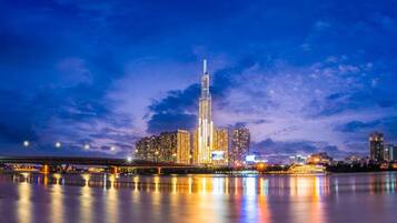 Vista frontal de la propiedad