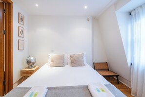 2 bedrooms, iron/ironing board, free WiFi, bed sheets - Modern Apartment with Spacious Terrace Near Hyde Park (London)