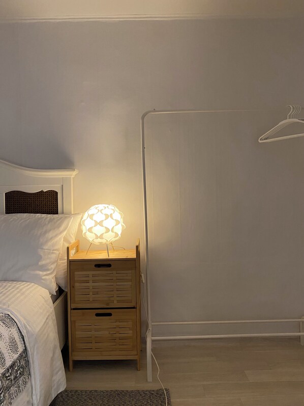 2 bedrooms, in-room safe, desk, iron/ironing board - Redecorated 2 bedroom flat near Hongdea in Mangwon market (Seoul)