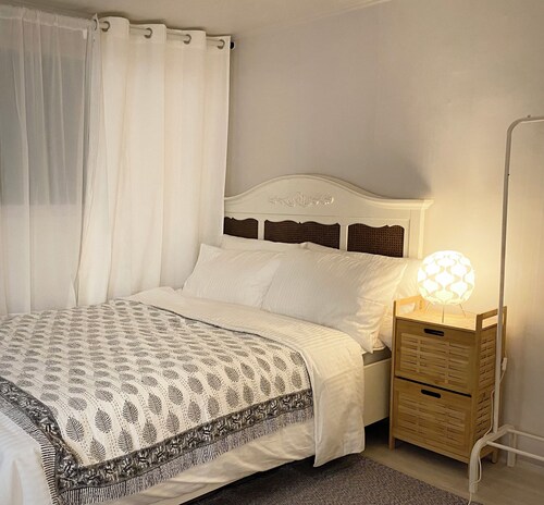 Redecorated 2 bedroom flat near Hongdea in Mangwon market