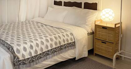 Redecorated 2 bedroom flat near Hongdea in Mangwon market