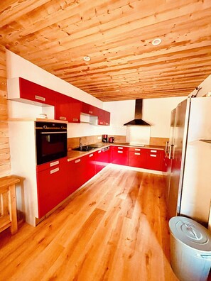 Comfort Chalet, Mountain View | Private kitchen | Highchair - Chalet Alpe One 1850 M - Alpe d'Huez (Huez)