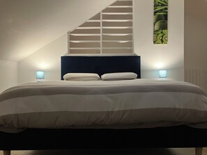 1 chambre, fer et planche à repasser, accès au Wi-Fi (inclus)