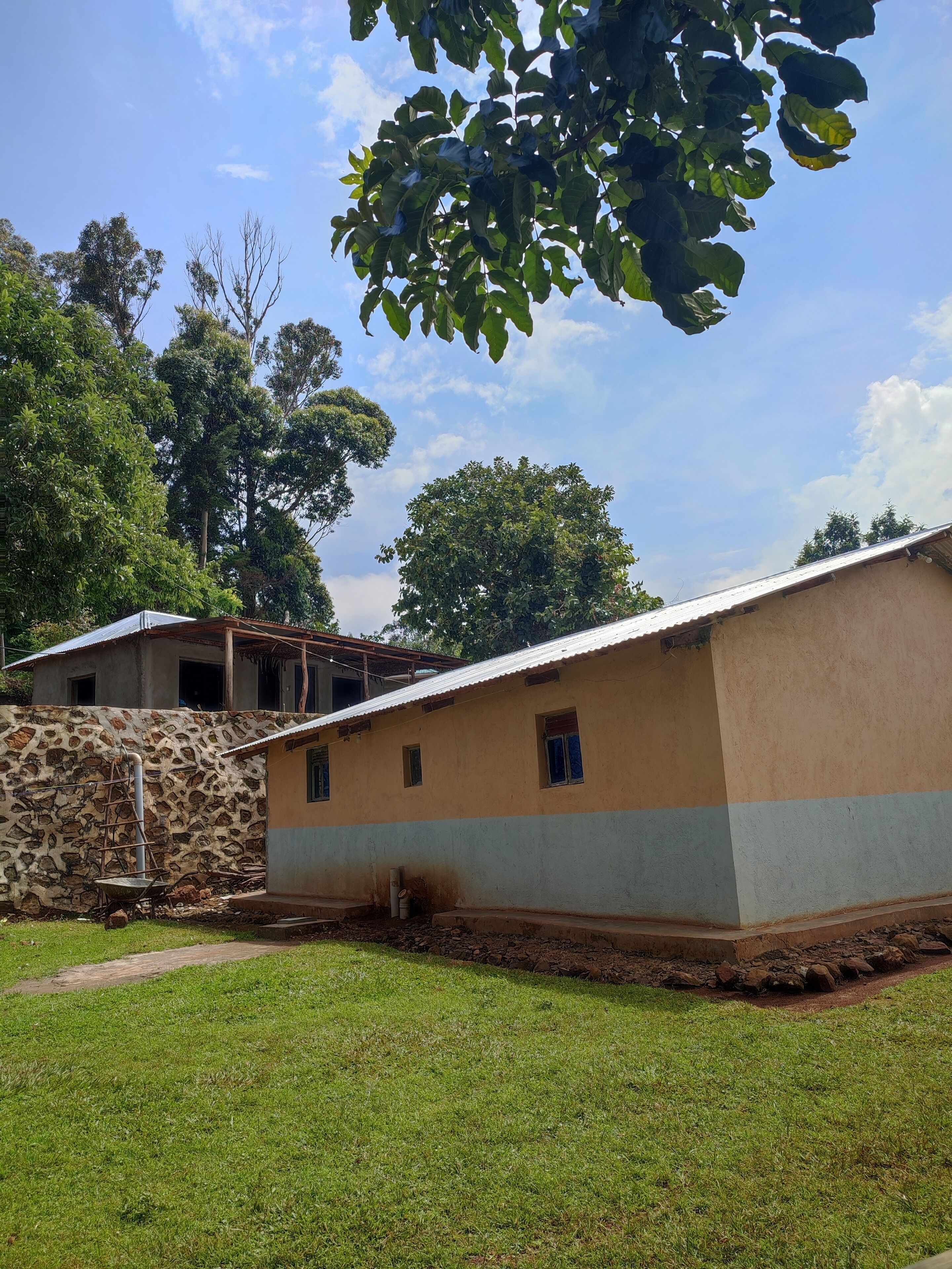 Vista frontal de la propiedad