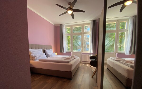 Double Room, 1 King Bed, Private Bathroom, City View - Amaroo Gästehaus Charlottenhof (Potsdam)