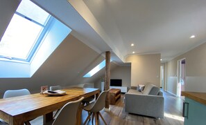 Family Apartment, 2 Bedrooms, Kitchen, City View | In-room dining