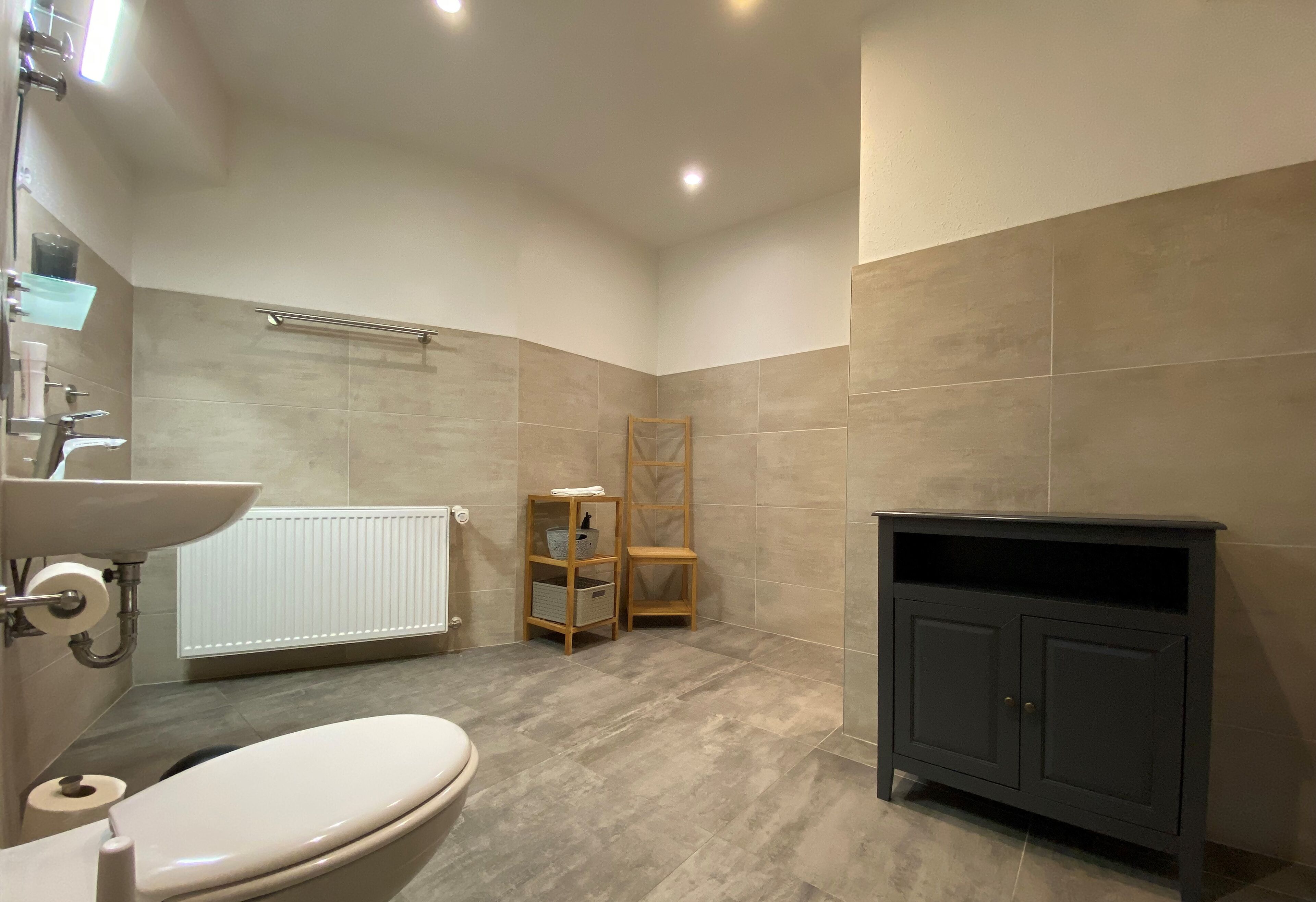 Apartemen, 1 kamar tidur, dapur, pemandangan kota | Kamar mandi | Shower, pengering rambut, handuk, dan sabun