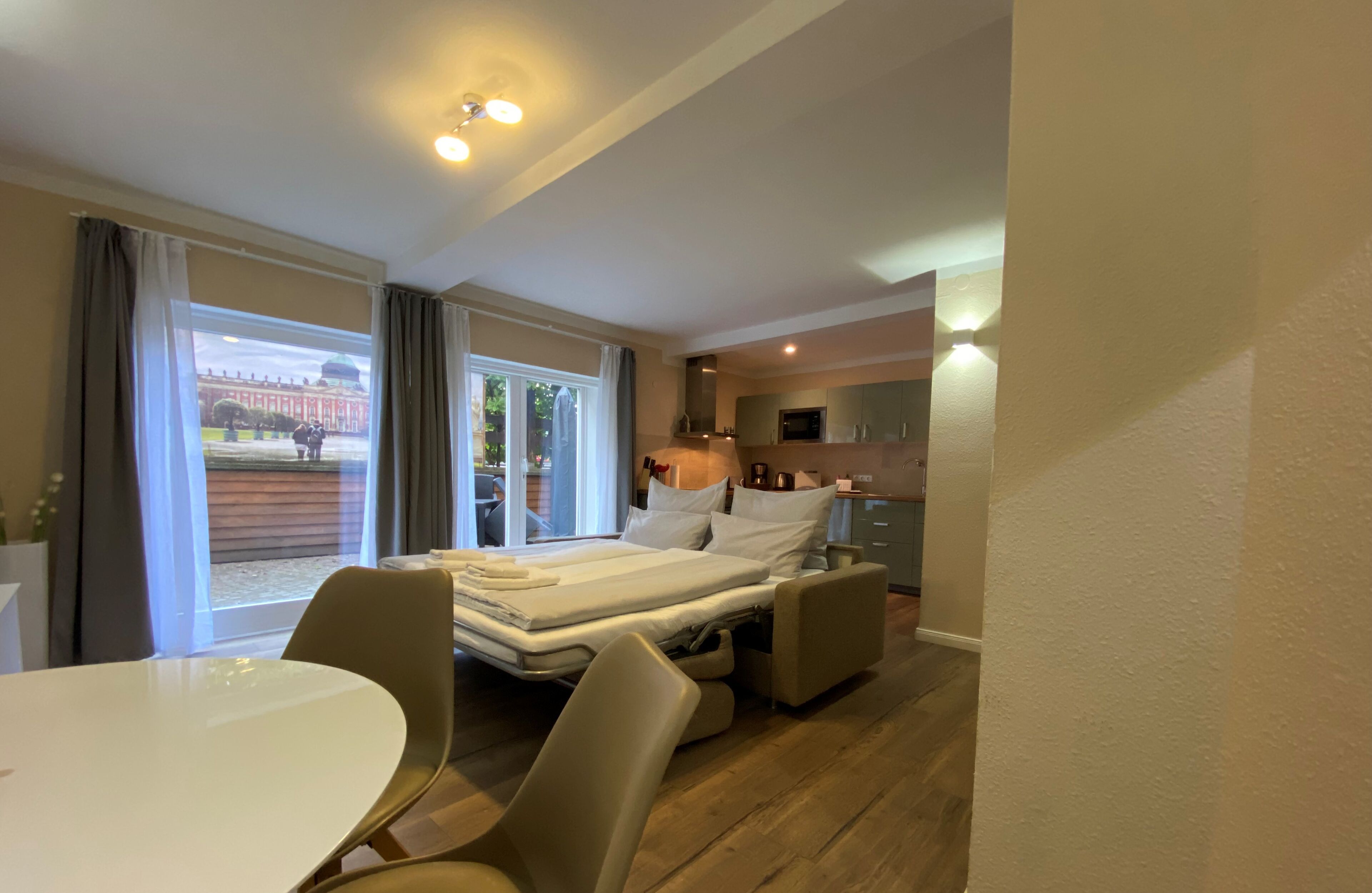 Căn hộ, 1 phòng ngủ, bếp, quang cảnh thành phố | Khu phòng khách