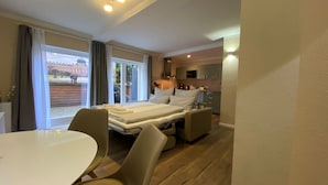 Apartment, 1 Bedroom, Kitchen, City View | Living area