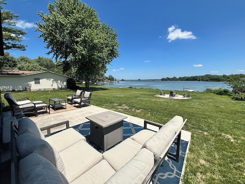 Modern Lake Home: Family Fun & Memorable Getaway!