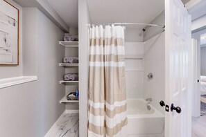 Hair dryer, towels, soap, toilet paper - Five75 Lux PROV - Suite 3  (Providence)