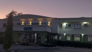 A building with a flat roof and a sign that reads "Hotel". - Muna Hotels (Jimeta)