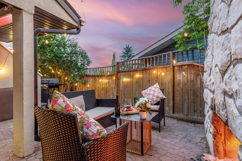 The Chimney (Studio w/Gigantic Outdoor Fireplace)