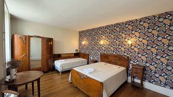 5 sovrum, skrivbord, strykjÀrn/strykbrÀda och resesÀng