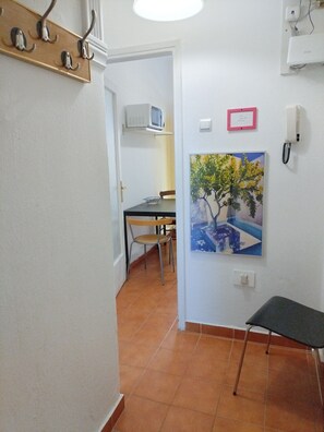 Apartamento, 2 habitaciones, fumadores, balcón | Restauración