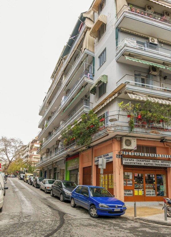Apartment, 2 Bedrooms, Smoking, Balcony | Exterior - Cosy Flat Helexpo in Old City D11 (Thessaloniki)