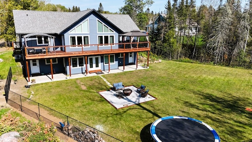 Thunder Bay Retreat, beautiful property with trails. Close to all anemnities.