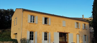 Renovated farmhouse in the South Luberon countryside - 14 pers
