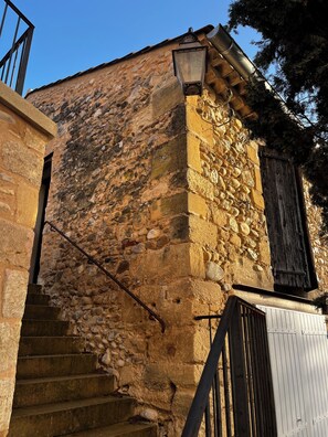 Exterior - Renovated farmhouse in the South Luberon countryside - 14 pers (Pertuis)