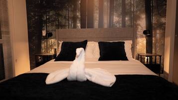 2 bedrooms, in-room safe, desk, iron/ironing board