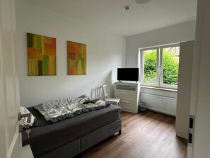 5 bedrooms, WiFi, bed sheets