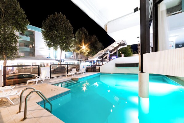 Seasonal outdoor pool