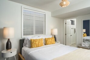 4 Schlafzimmer, Schreibtisch, Bügeleisen/Bügelbrett, Reisekinderbett