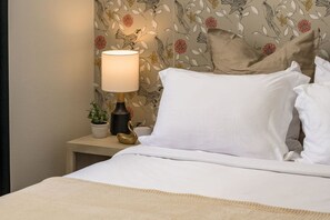 4 bedrooms, desk, iron/ironing board, travel cot