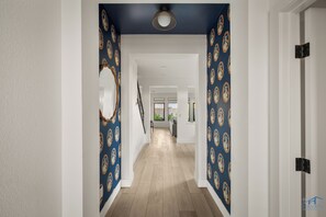 Interior - Cozy Modern 5bd Home, 10mins to Airport, 15mins to the Strip, Pool & Jacuzzi! (Las Vegas)