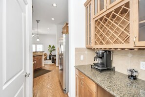 Gallery Townhome, 5 Bedrooms | Private kitchen