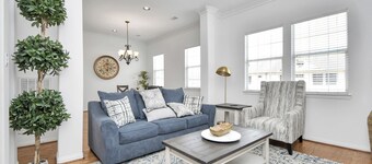 Lux Galleria Home-5BR Roof Deck